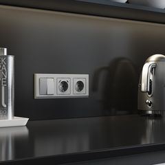 Розетка с заземлением, шторками и USB тип A+C  (серебряный матовый)